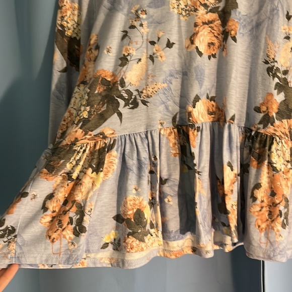 Floral Flowy Top - Picture 3 of 4